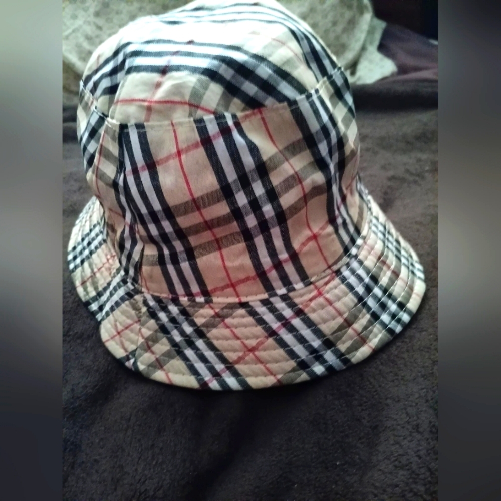 BURBERRY STYLE BUCKET HAT  🪣